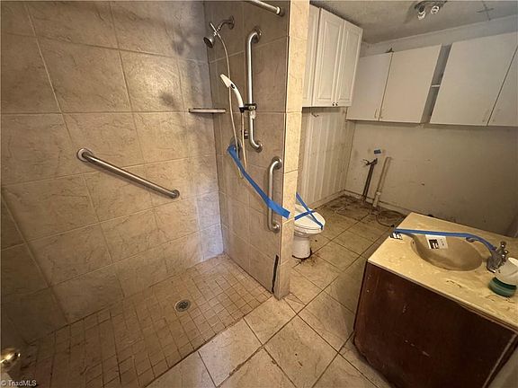 2nd image of 6111 Appletree Ct