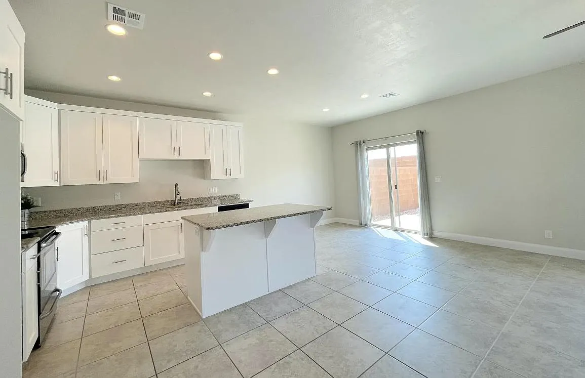 3 bed, 2.5 bath, 1700 sqft, $1,895 — Photo 4