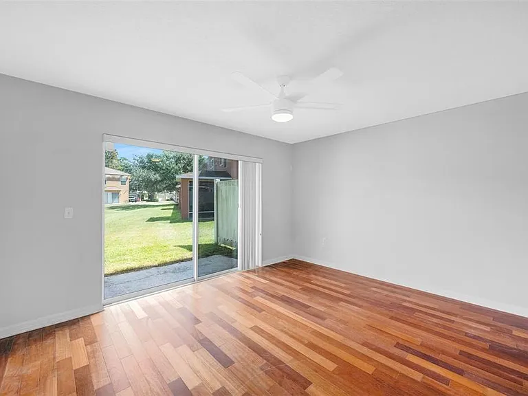 6928 Hawthorne Trace Ln — Photo 19