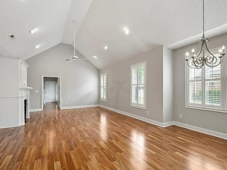 3225 Mayflower Ln — Photo 18