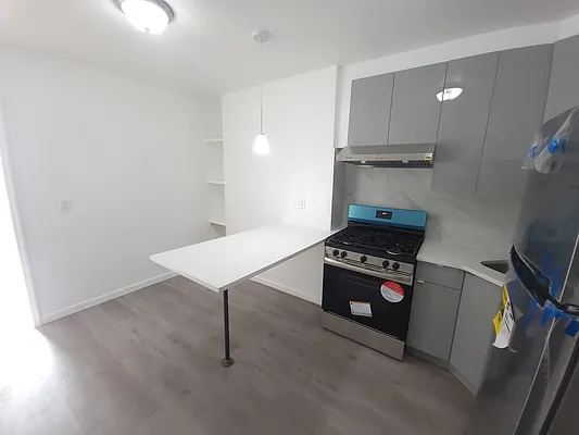 Rented by Downtown Mgt & Realty LLC | media 7