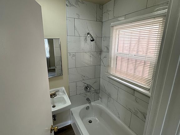3rd image of 1033 W 60th Pl #1/2