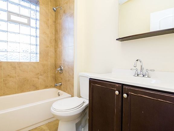 3rd image of 4715-4731 W Cornelia Ave #4715-3E