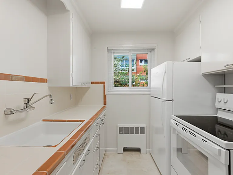 The Highland Arms Apartments — Photo 12