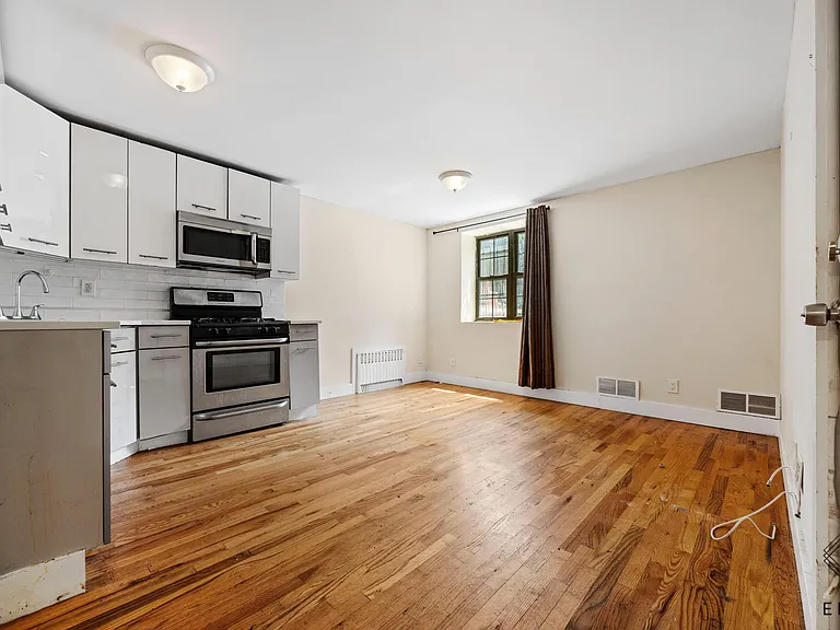 63 Pulaski St #1A — Photo 3