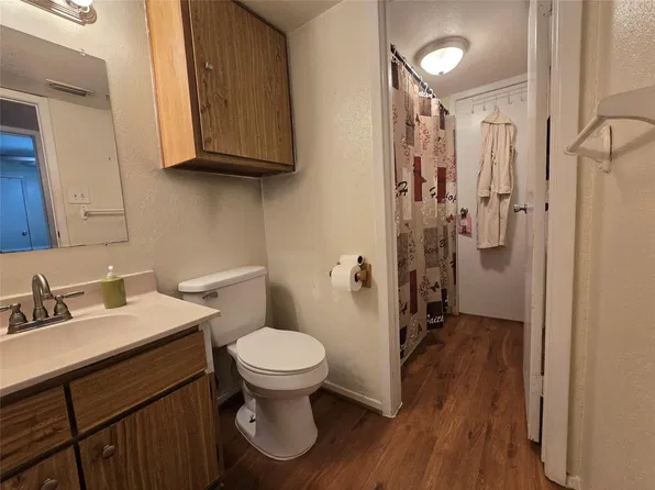 7600 Emmett F Lowry Expy APT 304, Texas City, TX 77591