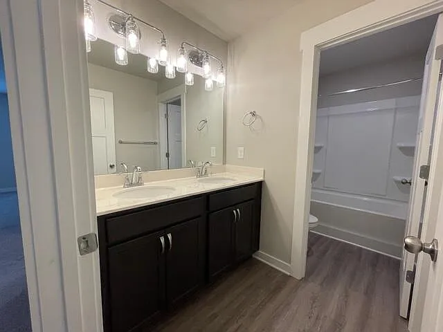 10829 Prairie Lake Dr — Photo 32