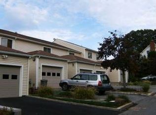 6 Pleasant Ridge Rd, Valhalla, NY 10595