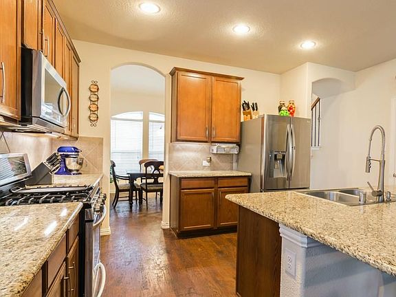 5th image of 5208 Grove Cove Dr