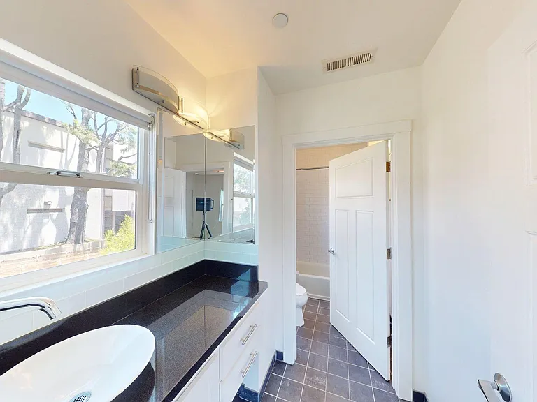 1147 Francisco St — Photo 11