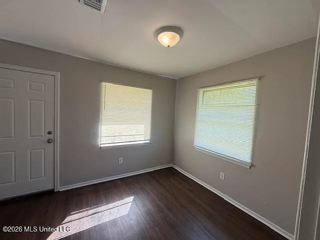 3 bed, 1.0 bath, 1036 sqft, $1,150 — Photo 3