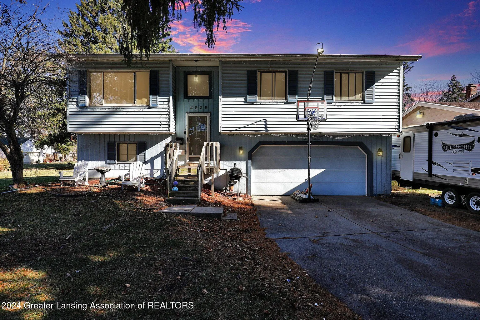 2525 Hampden Dr photo 1