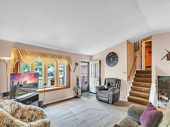 3rd image of 37182 S Lake Shore Blvd