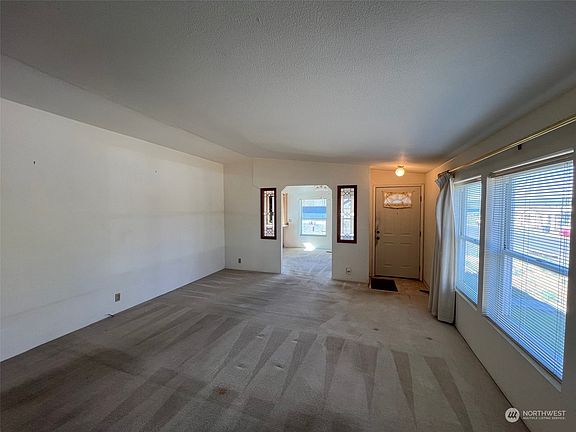 3rd image of 10289 Largent Street NE
