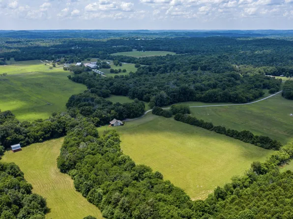 3008 Luke Moser Rd, Columbia, TN 38401