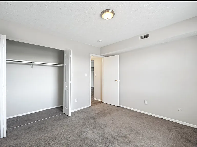 Tamarack Arms Apartments — Photo 10