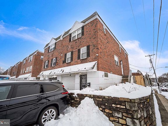 2nd image of 1100 Surrey Rd