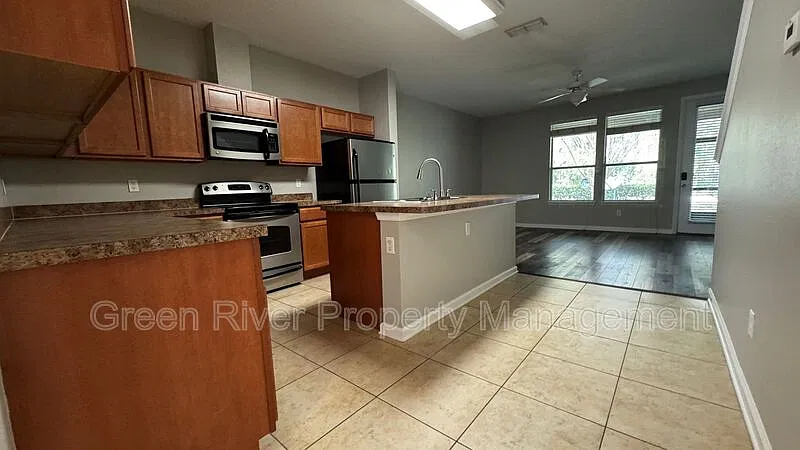 3 bed, 2.5 bath, 1584 sqft, $1,850 — Photo 4