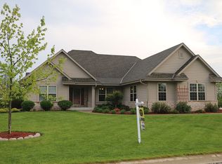 N62W13573 Sunburst Dr, Menomonee Falls, WI 53051