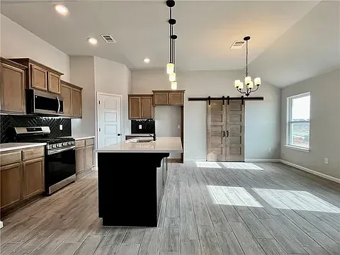 2417 Cattail Ct — Photo 4