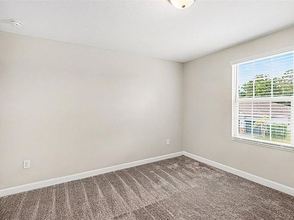 4th image of 490 BRUNSWICK DRIVE