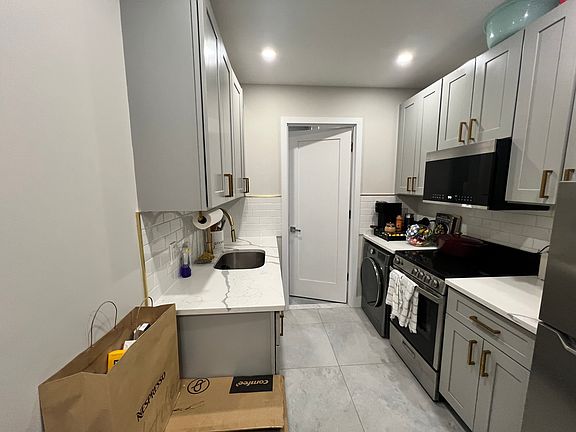 4th image of 444 E 78th St #B