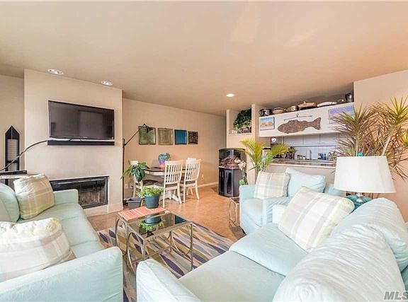 3rd image of 165 E Broadway Unit 6B