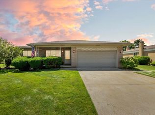 19558 Lloyd St, Clinton Township, MI 48038