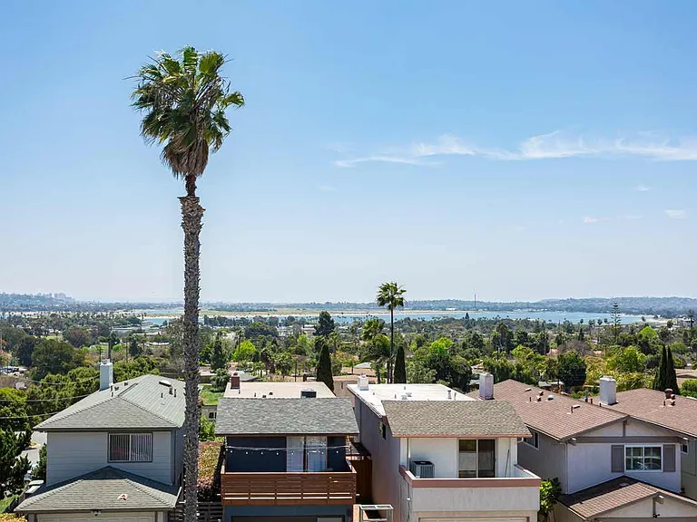 2473 Geranium St — Photo 37