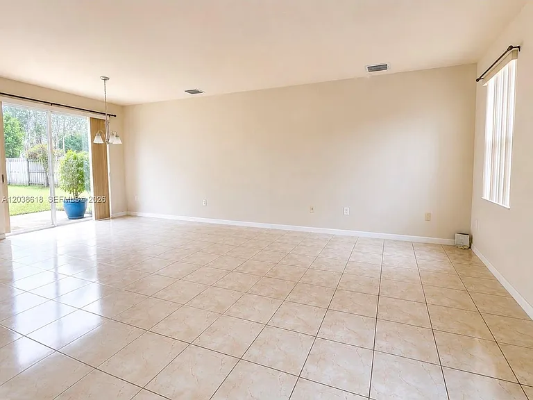 641 E Mowry Ct — Photo 2