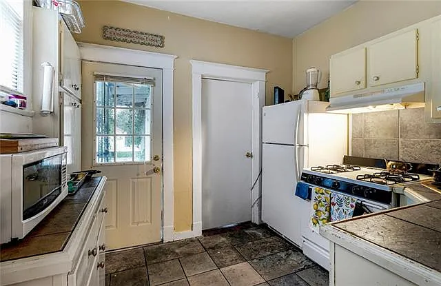 2515 Lowerline St — Photo 8