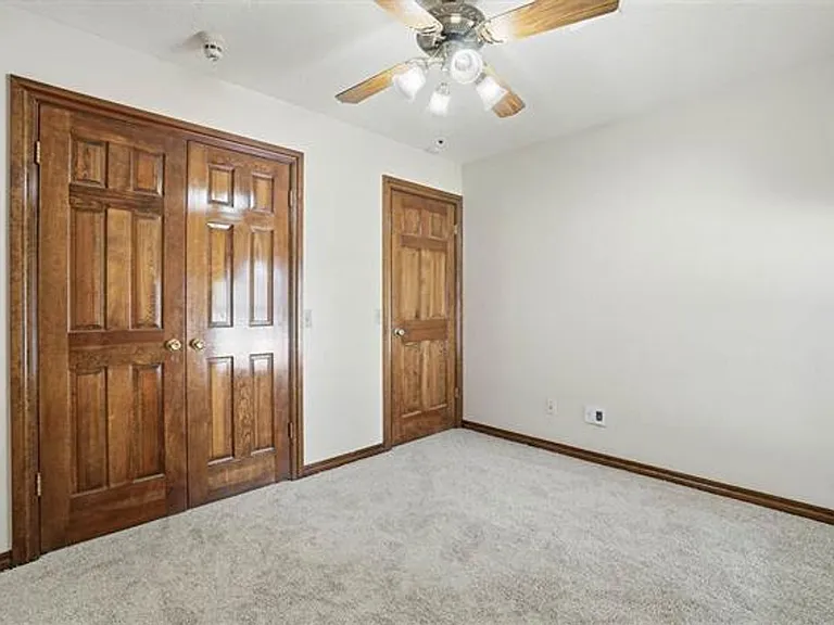 3006 NE Heritage Dr — Photo 30