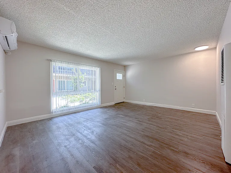 1027 S Atlantic Blvd #9 — Photo 6
