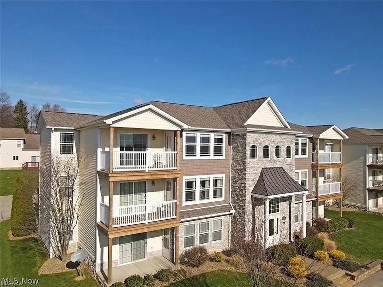 863 Cedar Way #605 — Photo 1