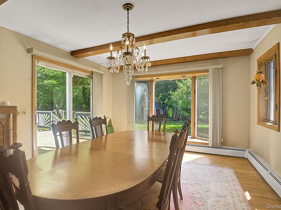 5th image of 22 Greenvale Farms Road