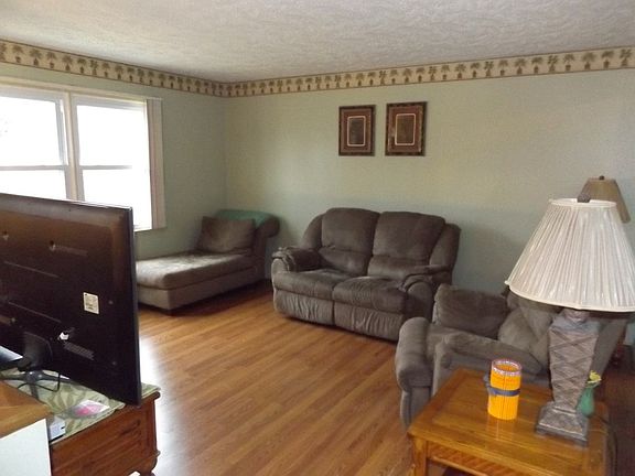 4th image of 99 Pine Knoll Dr