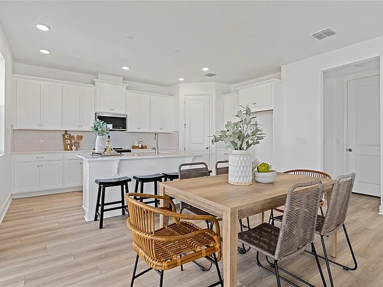 2968 Wild Mulberry Dr — Photo 6