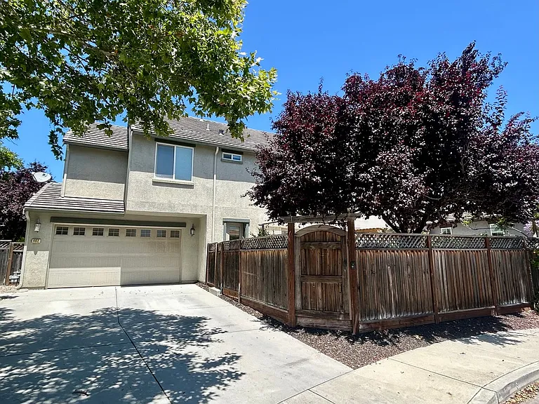 462 E Main Ave — Photo 2