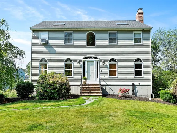 26 Pine Ave, Dracut, MA 01826