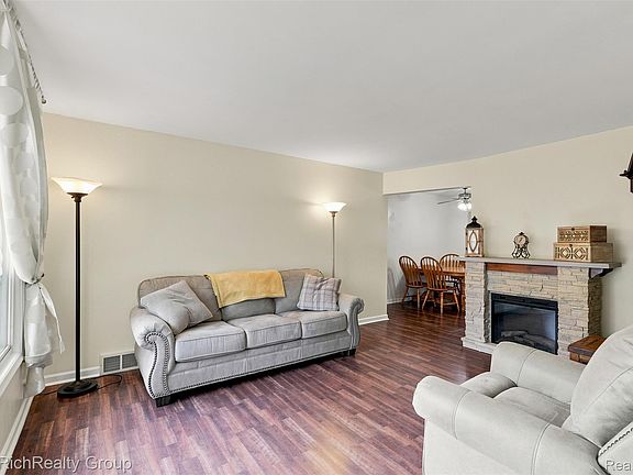 5th image of 32150 Grandview Ave