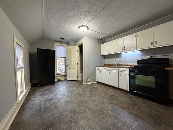 3rd image of 412 N Olive St #412
