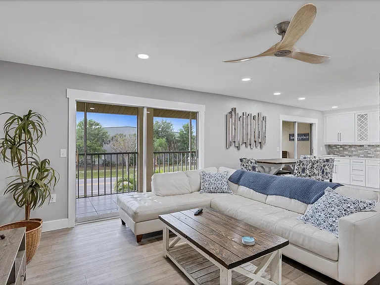 201 Airport Ave E #722 — Photo 3