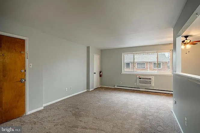 2 bed, 722 sqft, $2,000 — Photo 2
