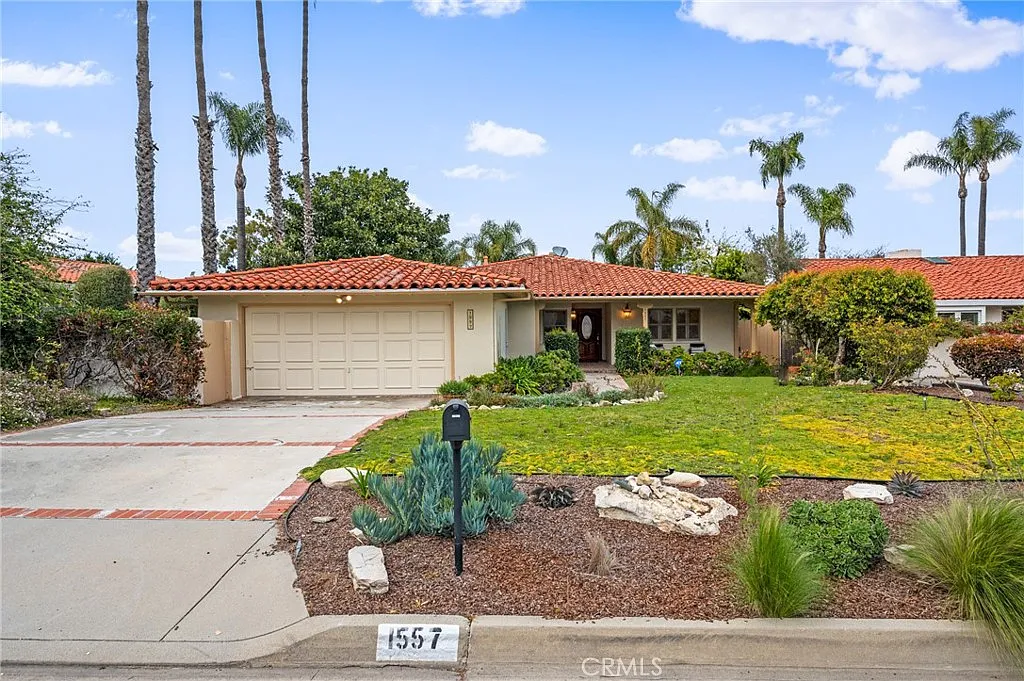 4 bed, 2032 sqft, $7,500 — Photo 2