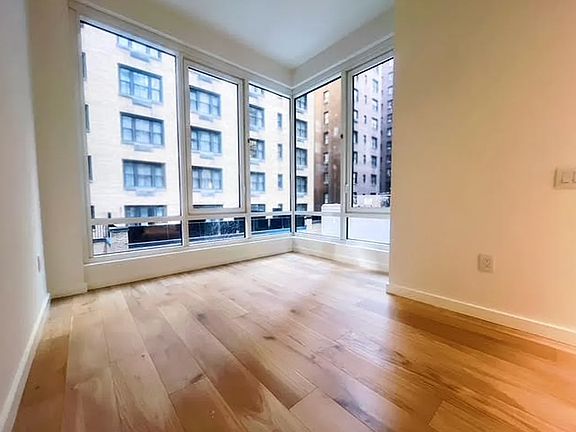 5th image of 135 E 47th St #3D