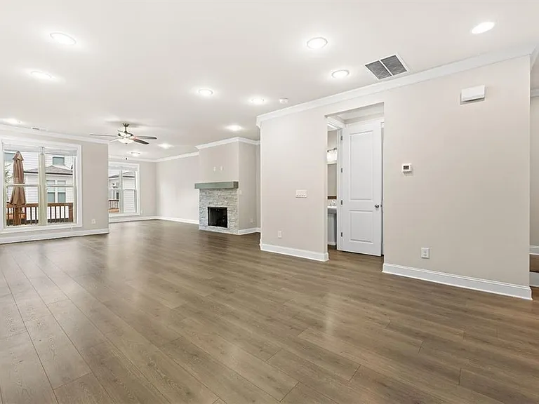 205 Bedford Aly — Photo 11