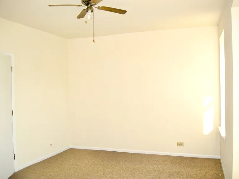 2319 N. Kedzie LP — Photo 2