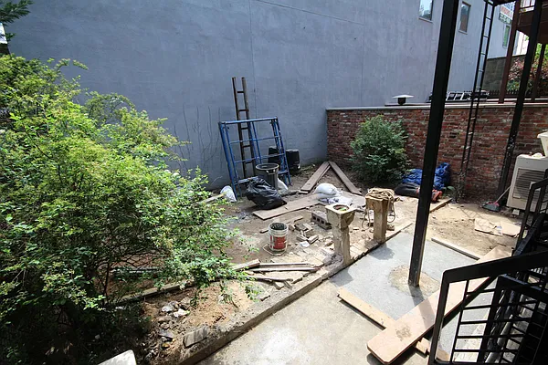 Rented by Nooklyn NYC LLC | media 46