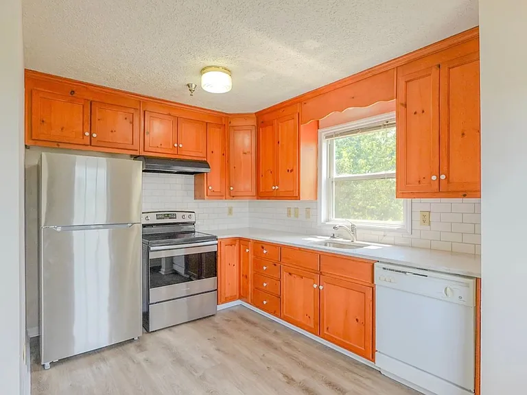 1324 N Main St — Photo 20