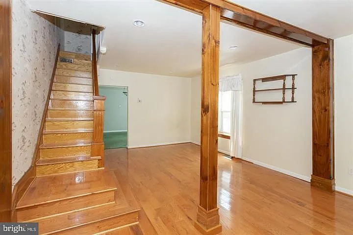 806 Queen St — Photo 2
